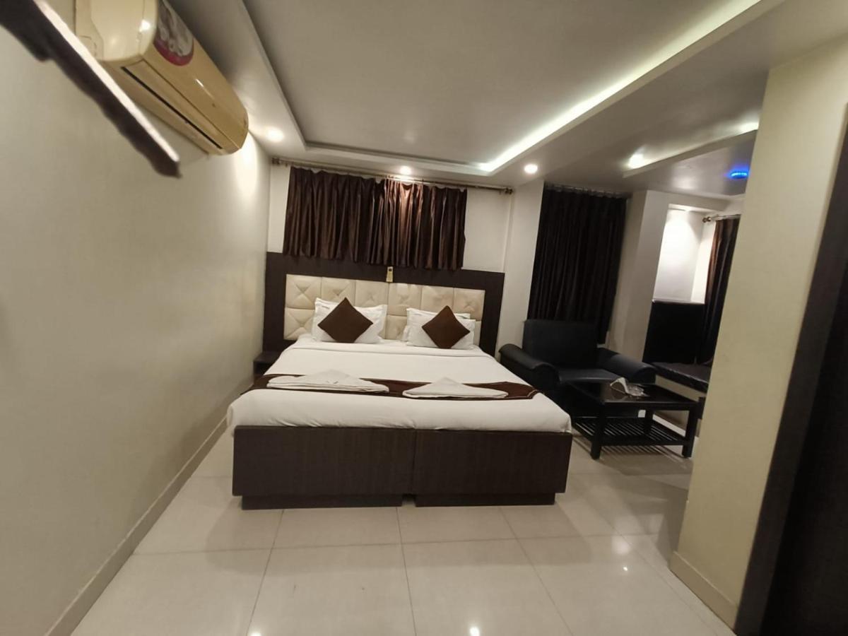 Sheldon Hotel Kolkata Exterior photo