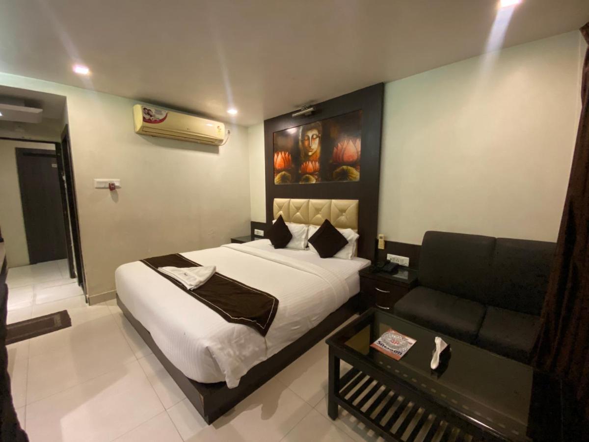 Sheldon Hotel Kolkata Exterior photo