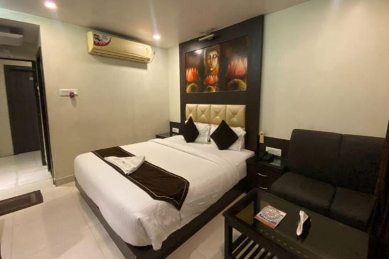 Sheldon Hotel Kolkata Exterior photo