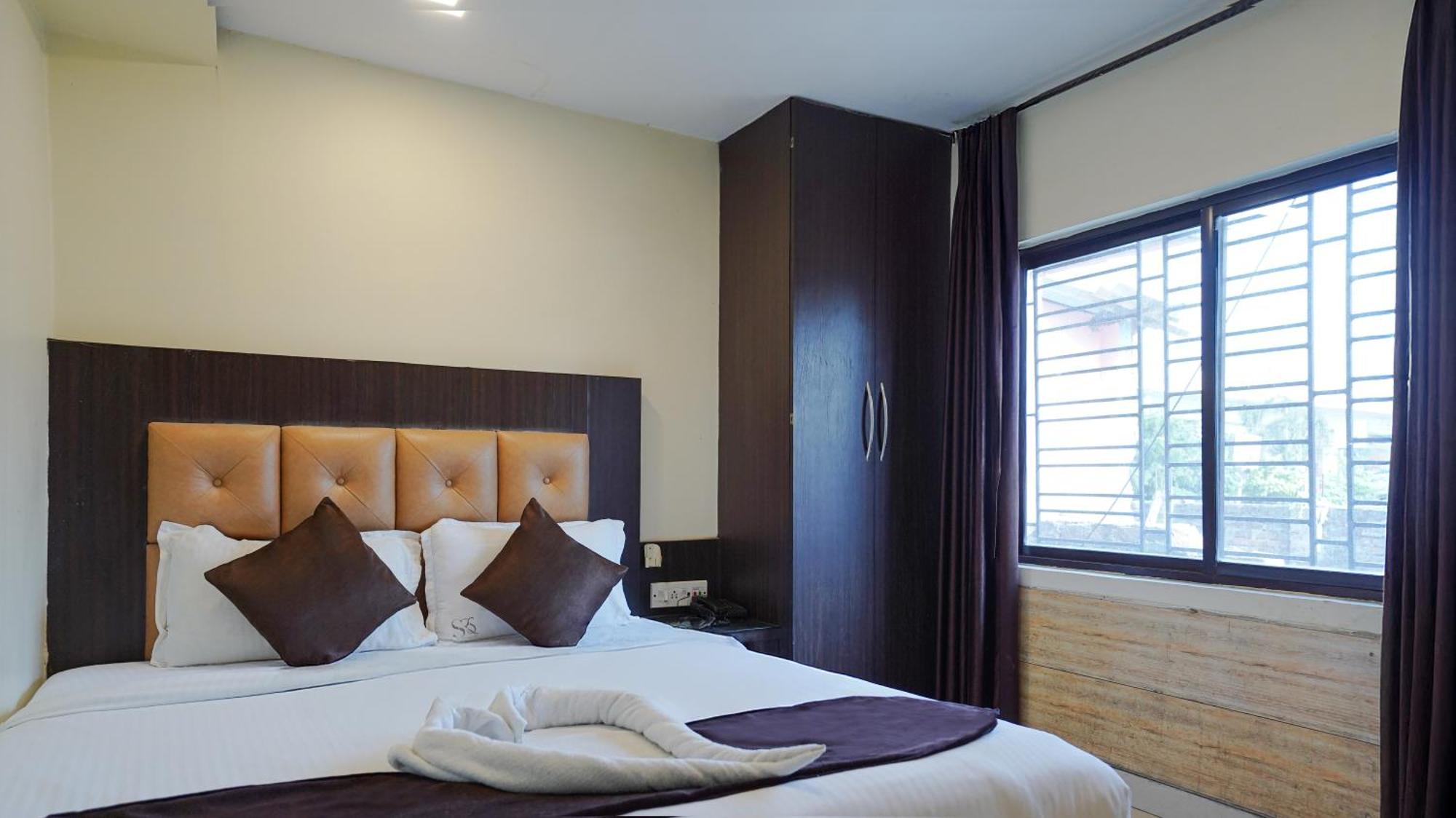 Sheldon Hotel Kolkata Exterior photo