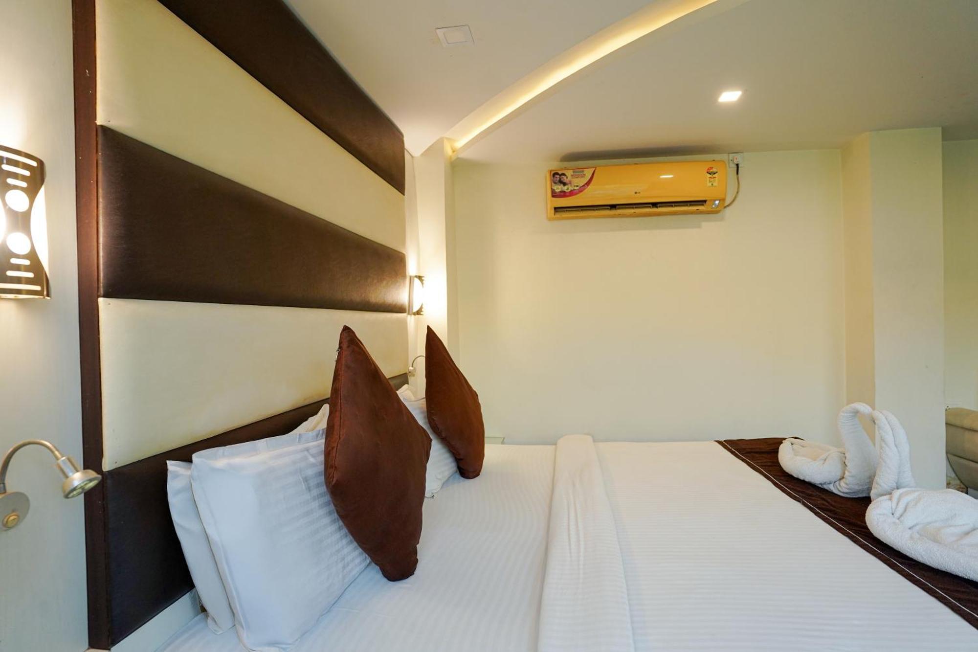 Sheldon Hotel Kolkata Exterior photo