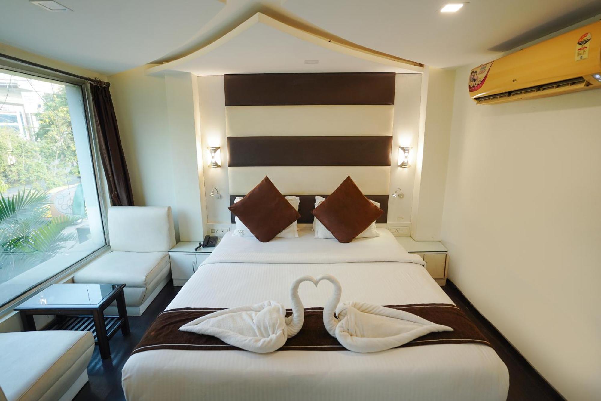 Sheldon Hotel Kolkata Exterior photo