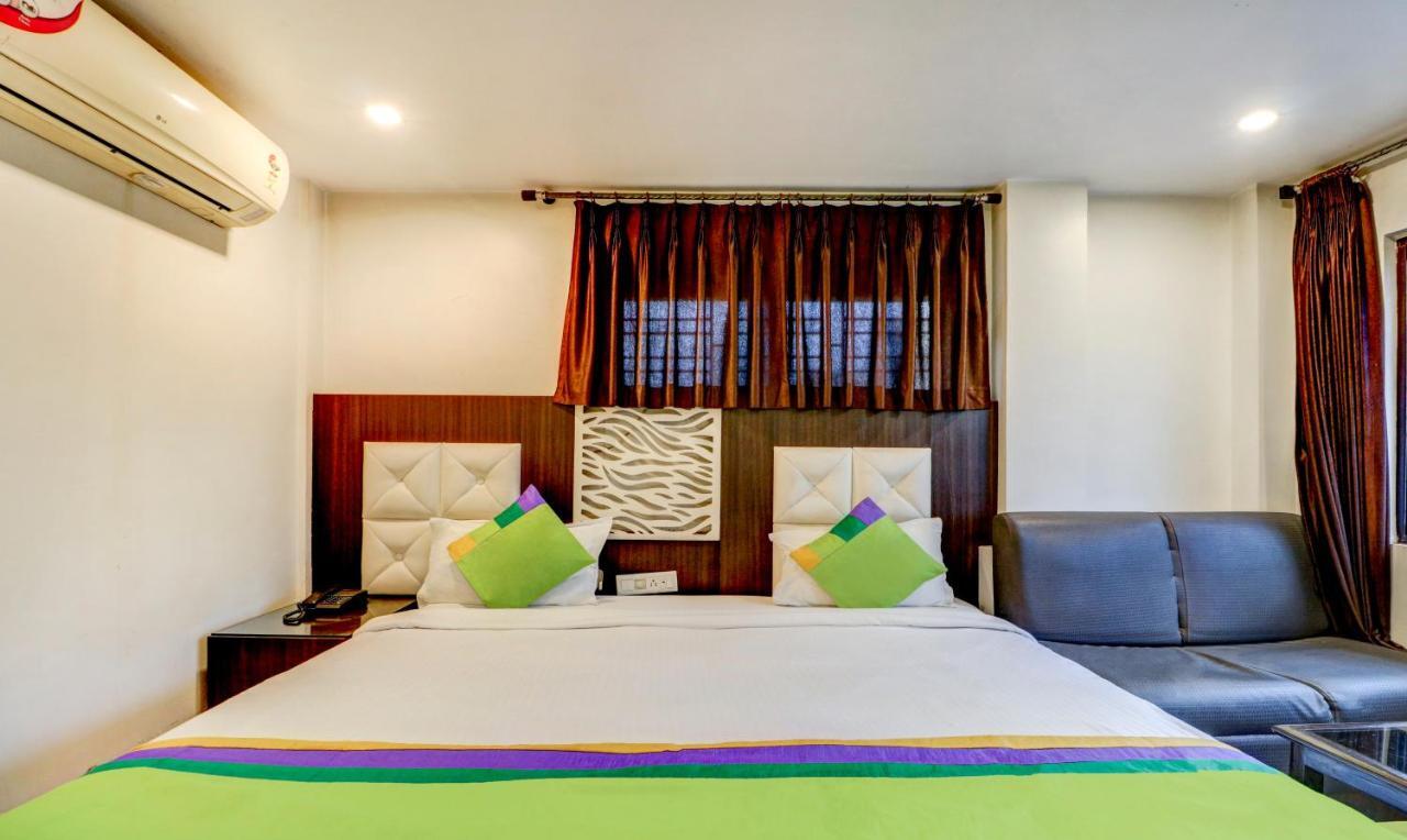 Sheldon Hotel Kolkata Exterior photo